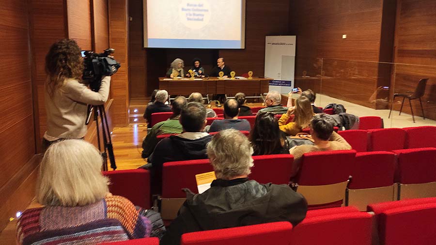 El director general de Cultura y Patrimonio de Asturias, la directora del Museo Arqueológico y la directora de Tierravoz presentan las rutas